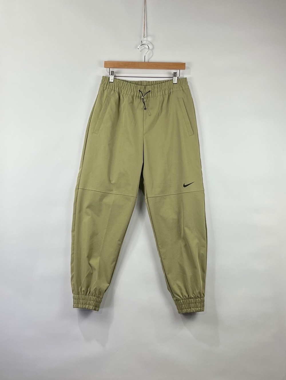 Nike NWOT Relaxed Fit Jogger Pants Elastic Waist Pockets